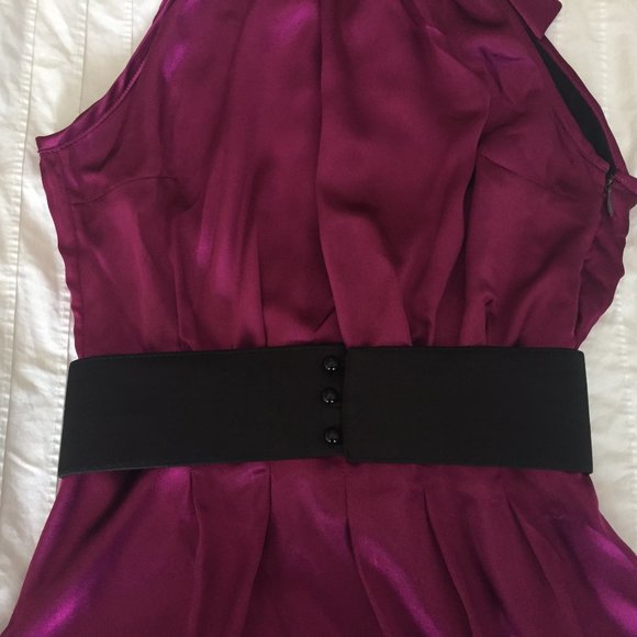 Satin dress with belt - Picture 5 of 7